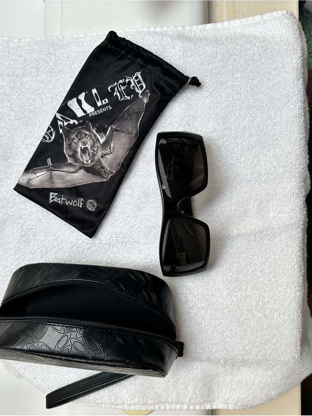 Oakley Batwolf Sunglasses with Graphic Pouch